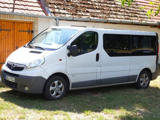 Kiszállítás 9 személyes busszal